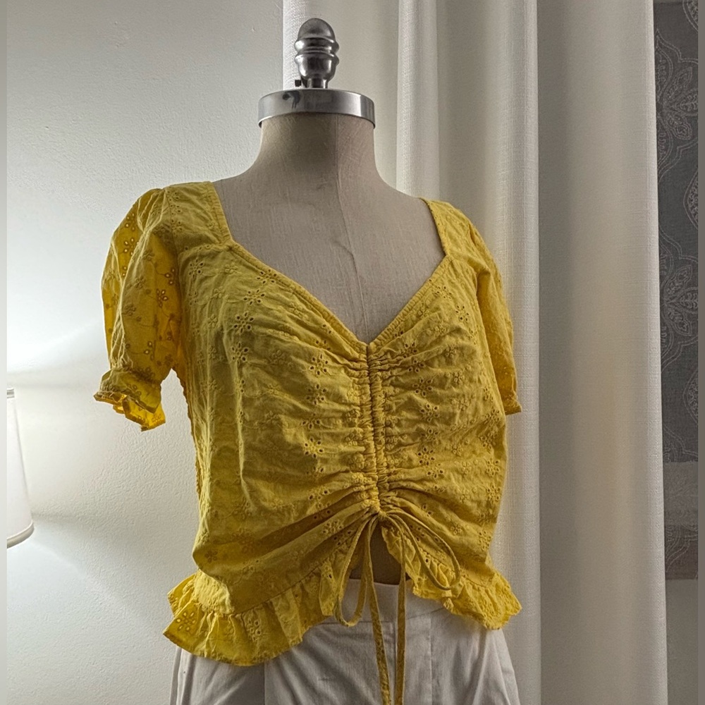 Ambiance Yellow Eyelet Ruched Top, 1X, GUC